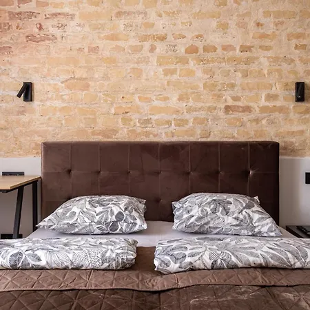 Parkside 2-bedroom Ground-floor With A Free Parking *