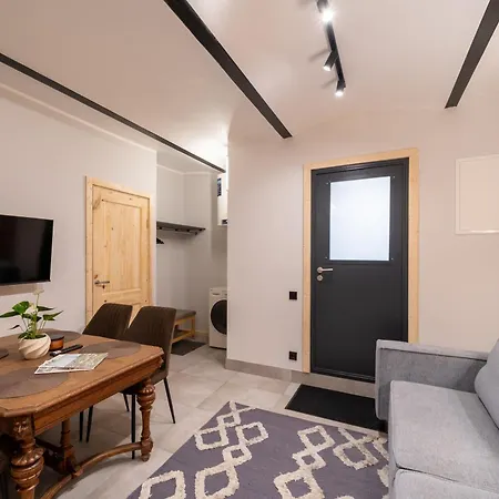 Parkside 2-bedroom Ground-floor With A Free Parking 公寓 里加