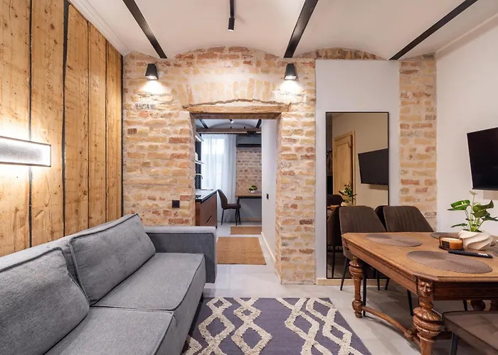 Parkside 2-bedroom Ground-floor With A Free Parking 里加