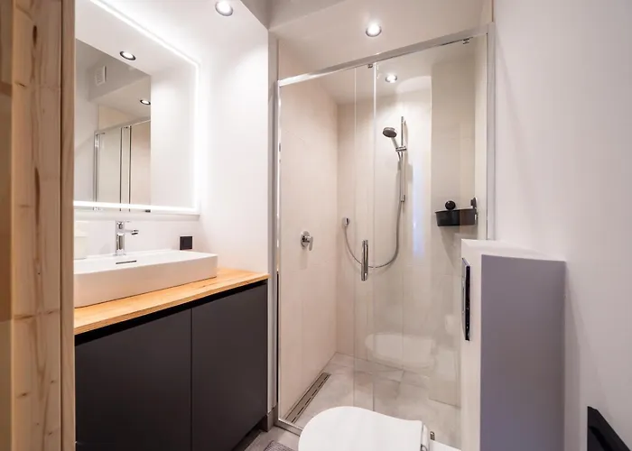 Parkside 2-bedroom Ground-floor With A Free Parking 里加