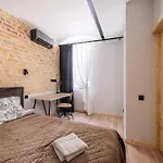 Parkside 2-bedroom Ground-floor With A Free Parking Appartement *