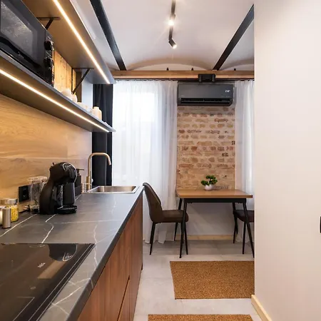 Dzīvoklis Parkside 2-bedroom Ground-floor With A Free Parking