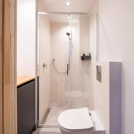 Parkside 2-bedroom Ground-floor With A Free Parking