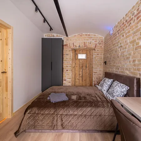 Parkside 2-bedroom Ground-floor With A Free Parking *
