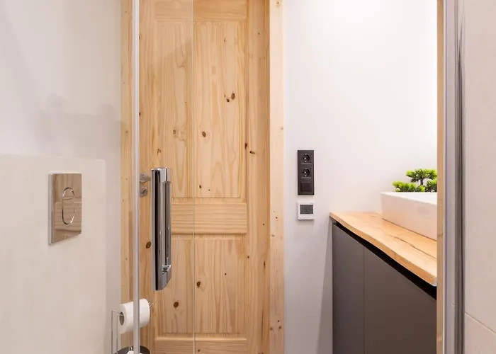 Parkside 2-bedroom Ground-floor With A Free Parking *