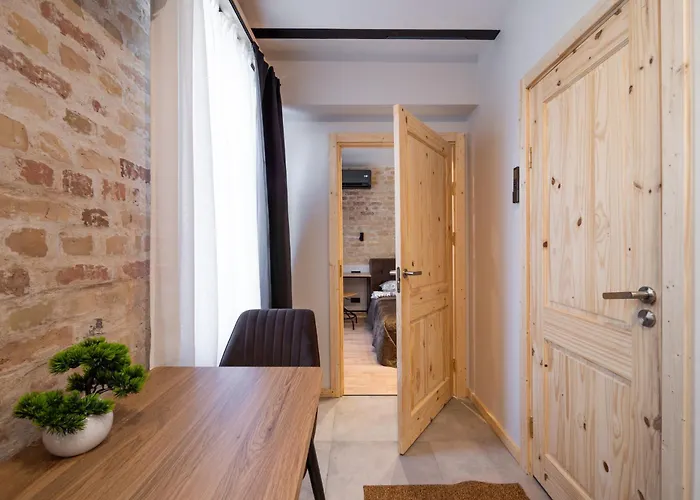 Parkside 2-bedroom Ground-floor With A Free Parking *