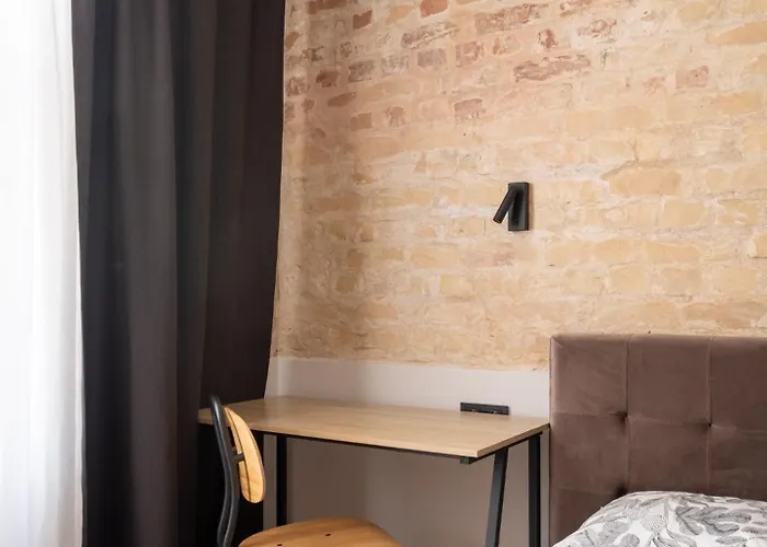 Parkside 2-bedroom Ground-floor With A Free Parking Apartment