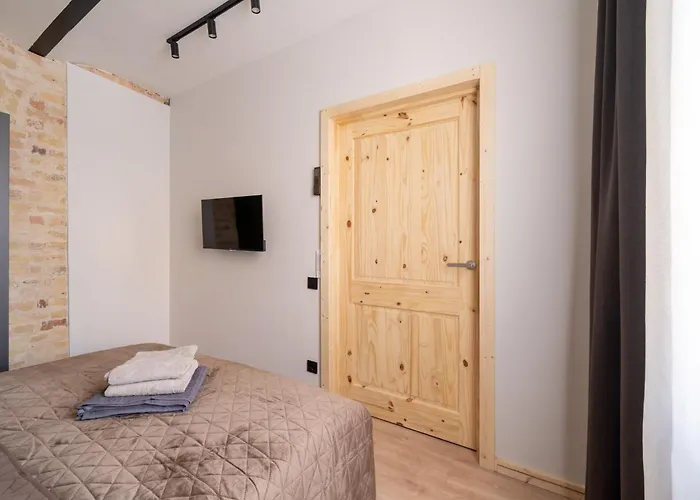 Dzīvoklis Parkside 2-bedroom Ground-floor With A Free Parking *