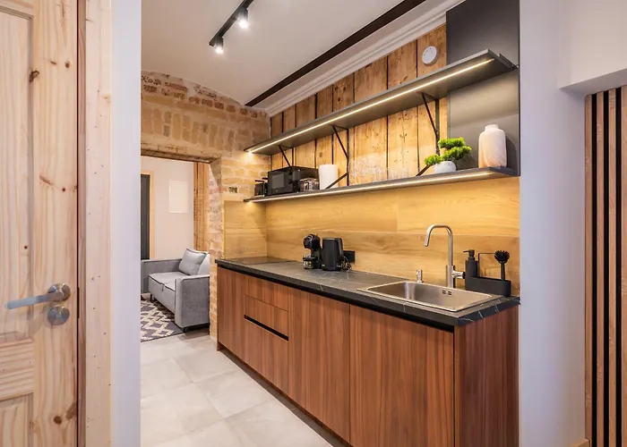 Parkside 2-bedroom Ground-floor With A Free Parking