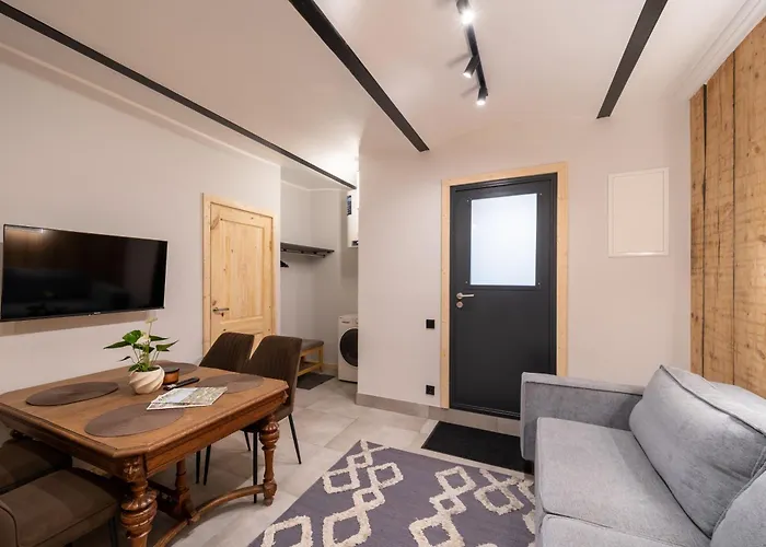 Parkside 2-bedroom Ground-floor With A Free Parking Dzīvoklis Riga