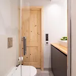 Parkside 2-bedroom Ground-floor With A Free Parking *