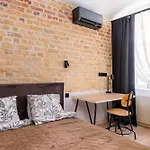 Parkside 2-bedroom Ground-floor With A Free Parking *