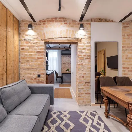 Parkside 2-bedroom Ground-floor With A Free Parking Riga