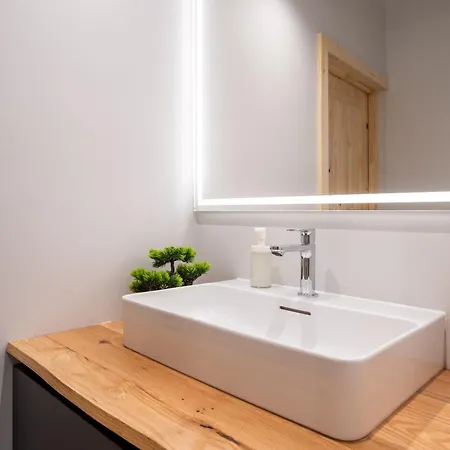 Parkside 2-bedroom Ground-floor With A Free Parking Апартаменты Рига