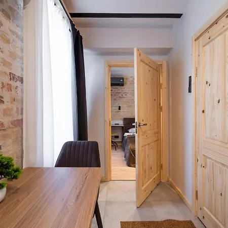 Parkside 2-bedroom Ground-floor With A Free Parking *